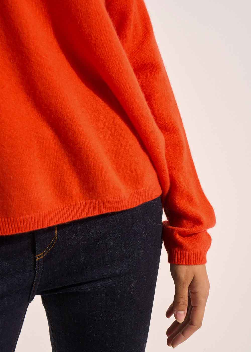 MONJOE Cashmere V-neck sweater with long sleeves - 4 - Sud Express - Sud Express