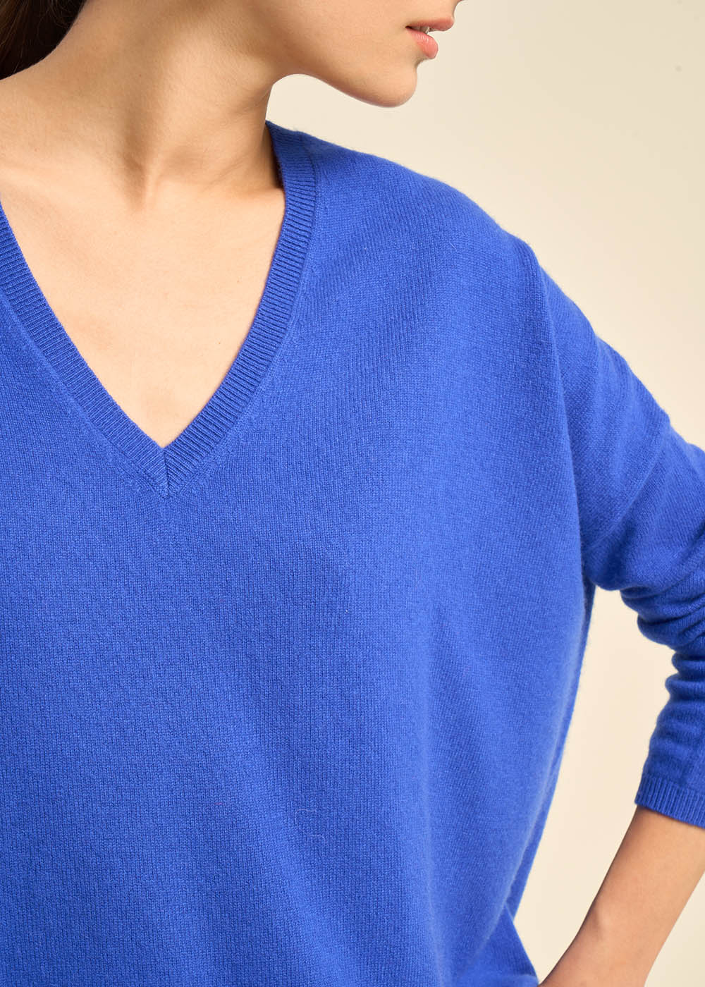 MONJOE Cashmere V-neck sweater with long sleeves - 4 - Sud Express - Sud Express