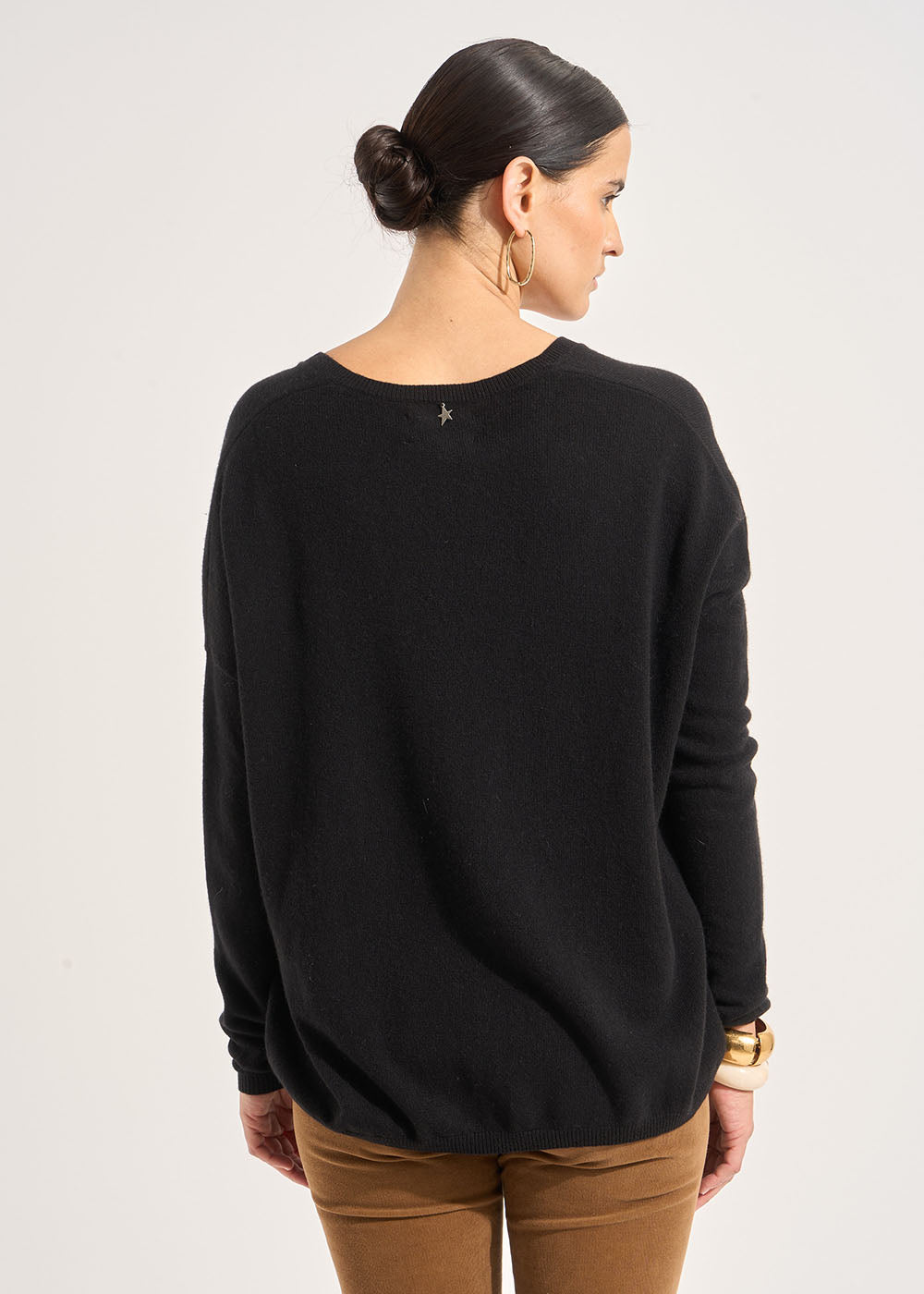 MONJOE Cashmere V-neck sweater with long sleeves - 3 - Sud Express - Sud Express