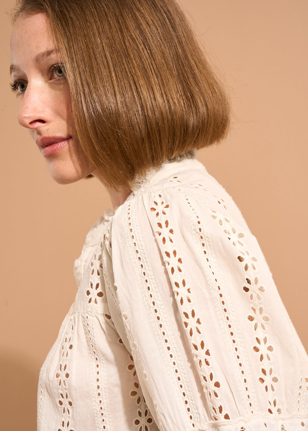 CAJOSIANE Loose-fitting shirt in broderie anglaise with a ruffled collar - 2 - Sud Express - Sud Express