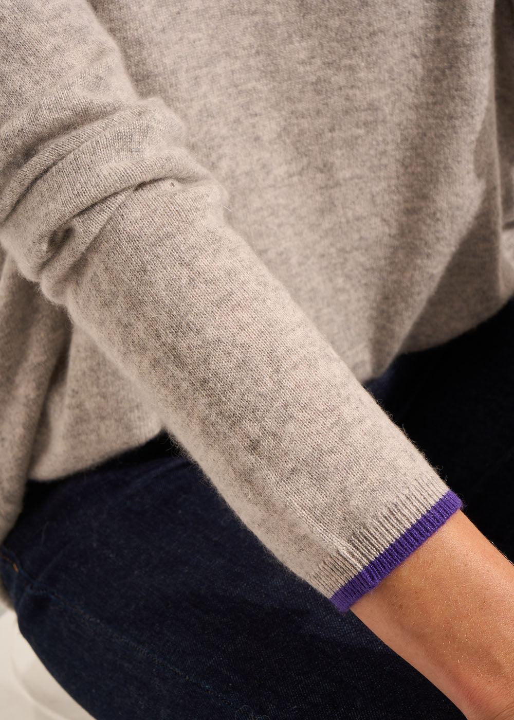 MAJOJO Cashmere jumper with V-neck and long sleeves - 4 - Sud Express - Sud Express