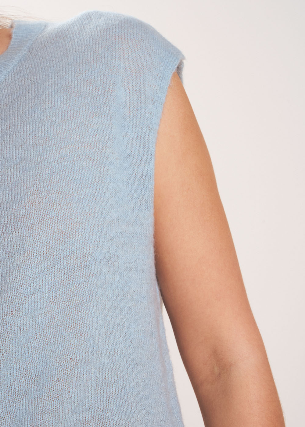 Sleeveless cardigan with round neck - Sud Express - 5 - Sud Express