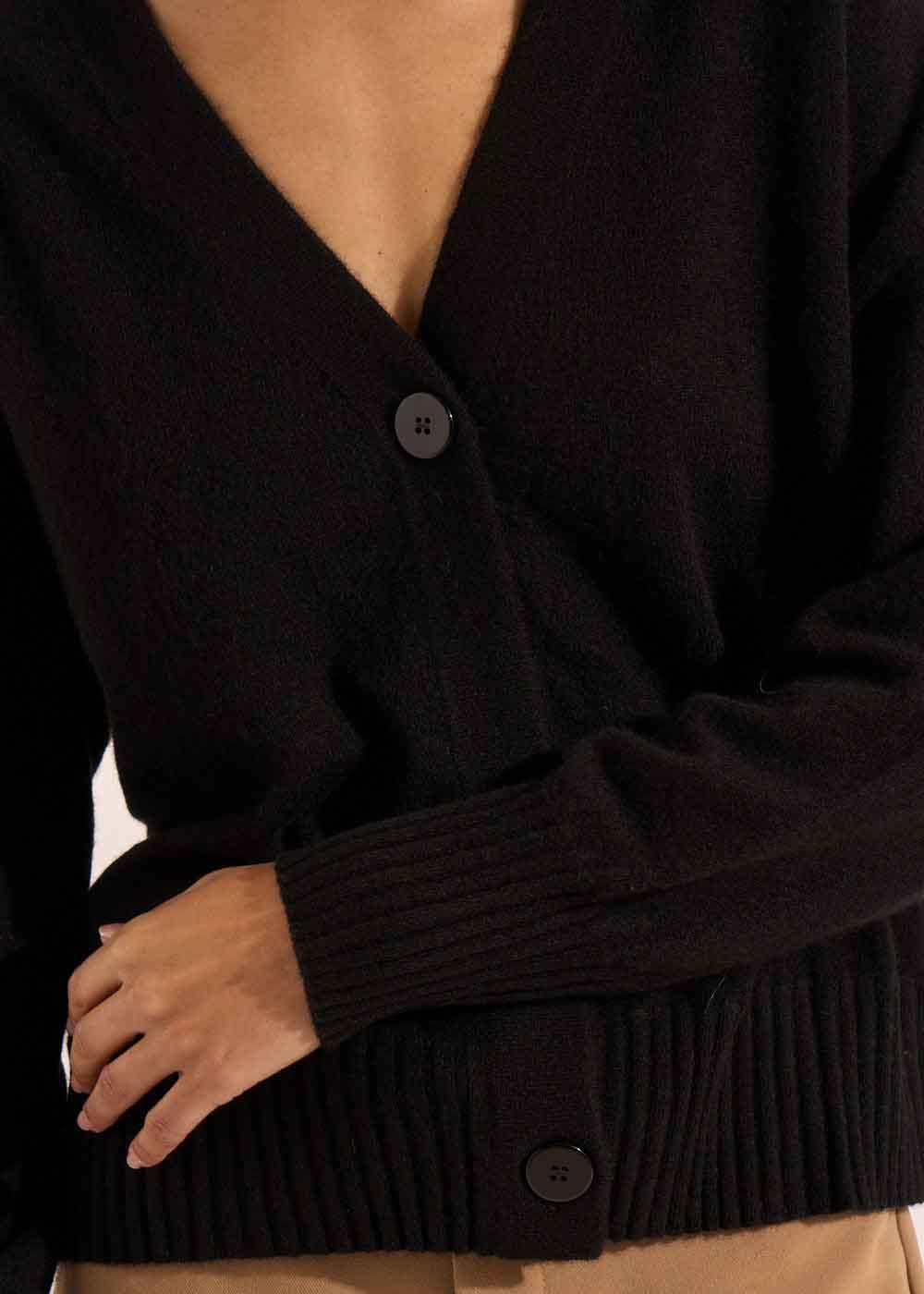 Loose-fitting cashmere V-neck cardigan - Sud Express - 2 - Sud Express