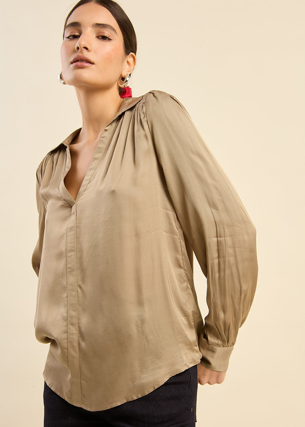 V-neck flowing blouse - Sud Express - 4 - Sud Express