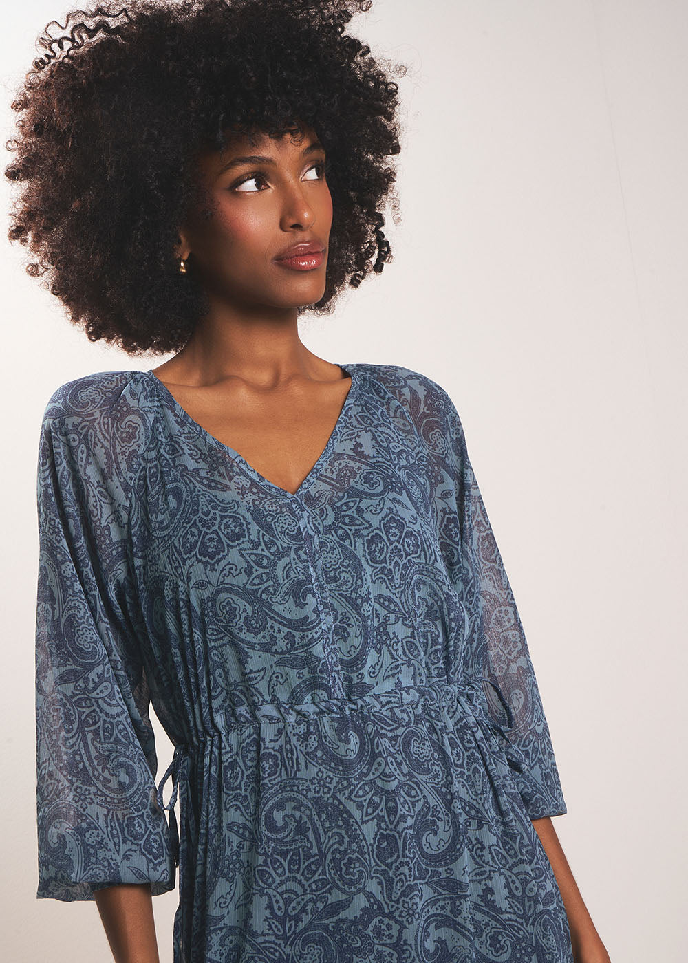 Long flowing printed dress with V-neck - Sud Express - 5 - Sud Express