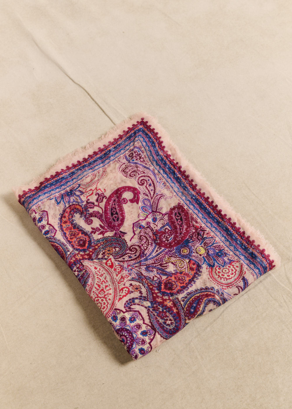 Square scarf with a paisley print - Sud Express - 1 - Sud Express