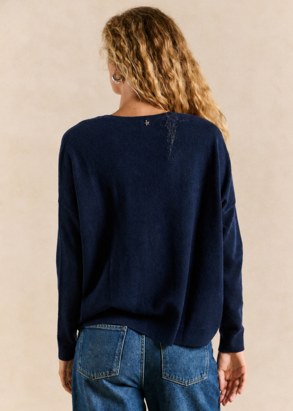 Cashmere V-neck sweater flared fit - Sud Express - 2 - Sud Express