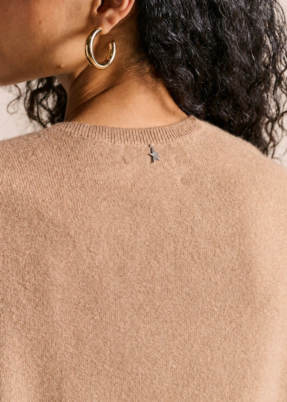 Cashmere V-neck sweater flared fit - Sud Express - 2 - Sud Express