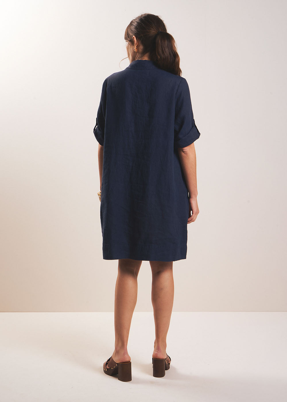 Short linen dress with shirt collar - Sud Express - 3 - Sud Express