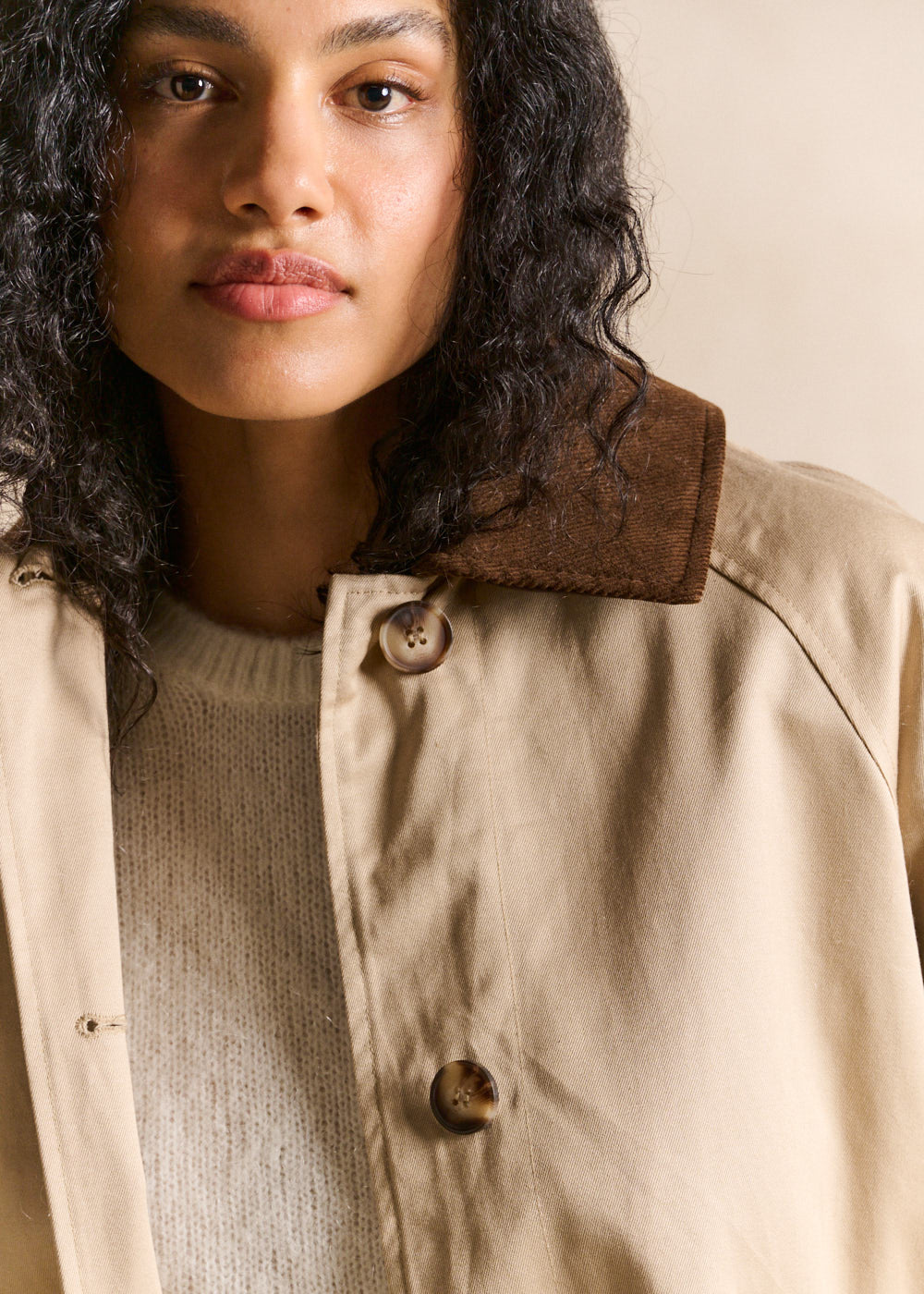 Twill trench coat with detachable velvet collar - Sud Express - 2 - Sud Express