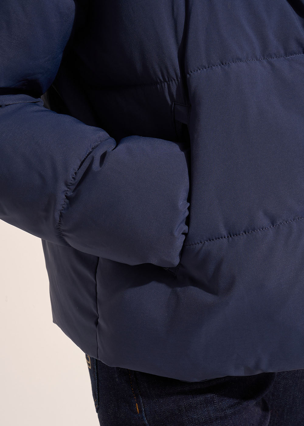 Short iridescent puffer jacket with a high collar - Sud Express - 5 - Sud Express