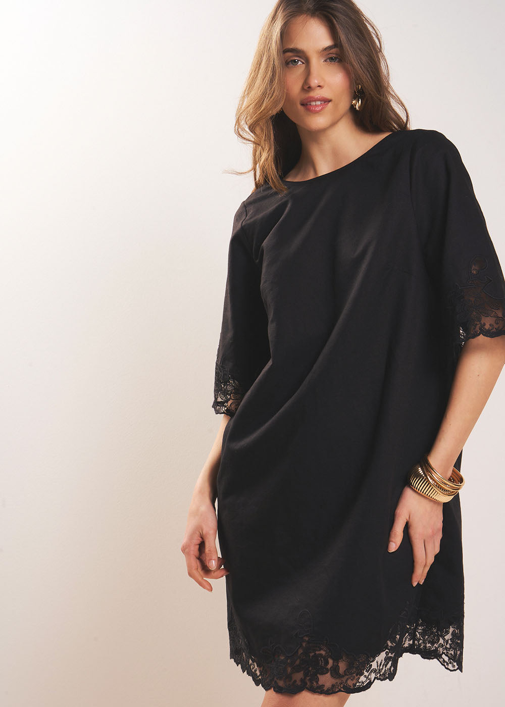 Short dress with lace detailing - Sud Express - 5 - Sud Express