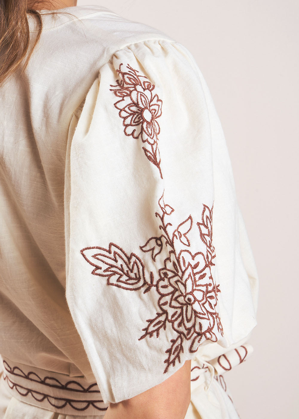 Short embroidered linen and cotton dress - Sud Express - 6 - Sud Express