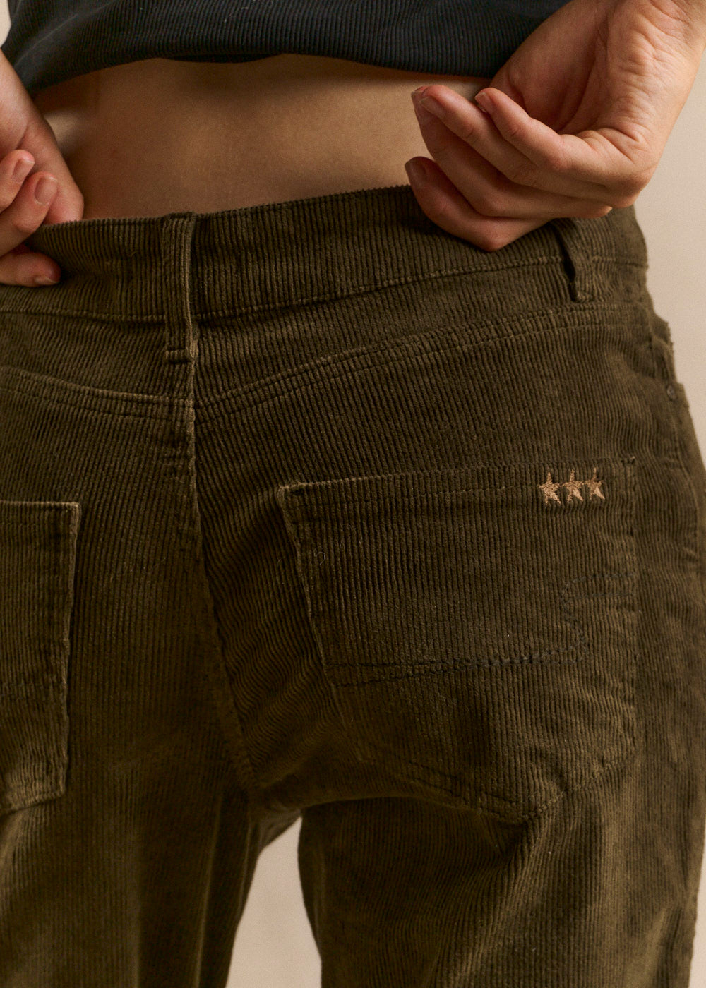 Slim-fit corduroy pants - Sud Express - 4 - Sud Express