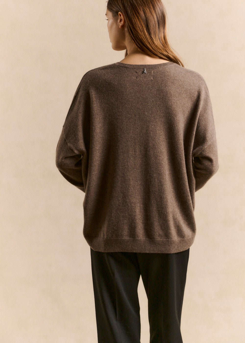 MONJOEY Cashmere V-neck sweater flared fit - 3 - Sud Express - Sud Express