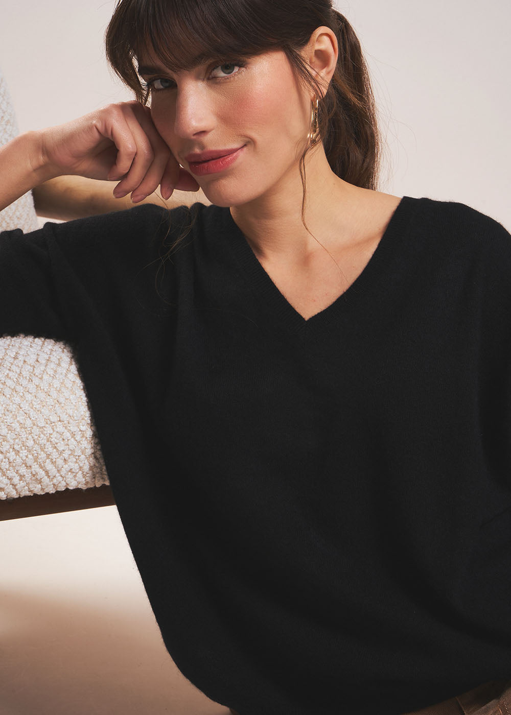 Cashmere V-neck sweater with long sleeves - Sud Express - 5 - Sud Express