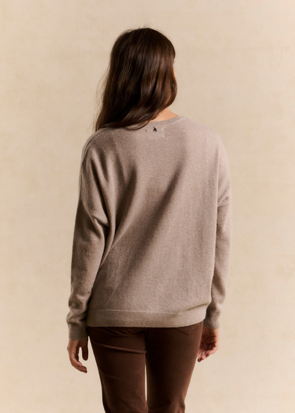 MONJOEY Cashmere V-neck sweater flared fit - 3 - Sud Express - Sud Express