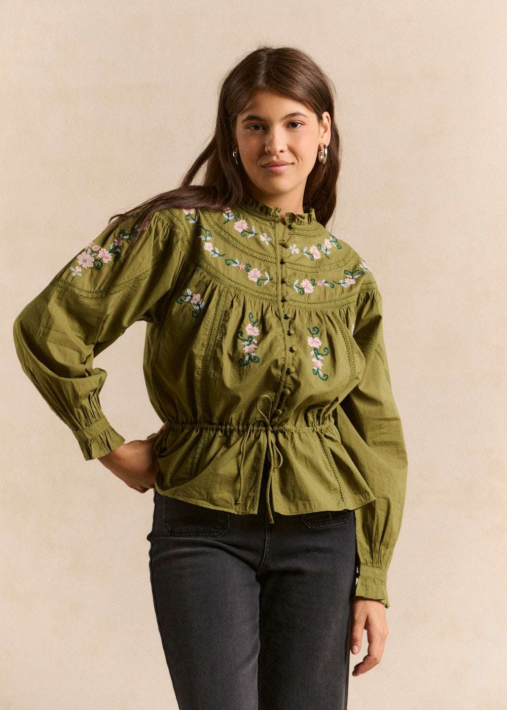 Embroidered flower blouse tied at the waist - Sud Express - 1 - Sud Express