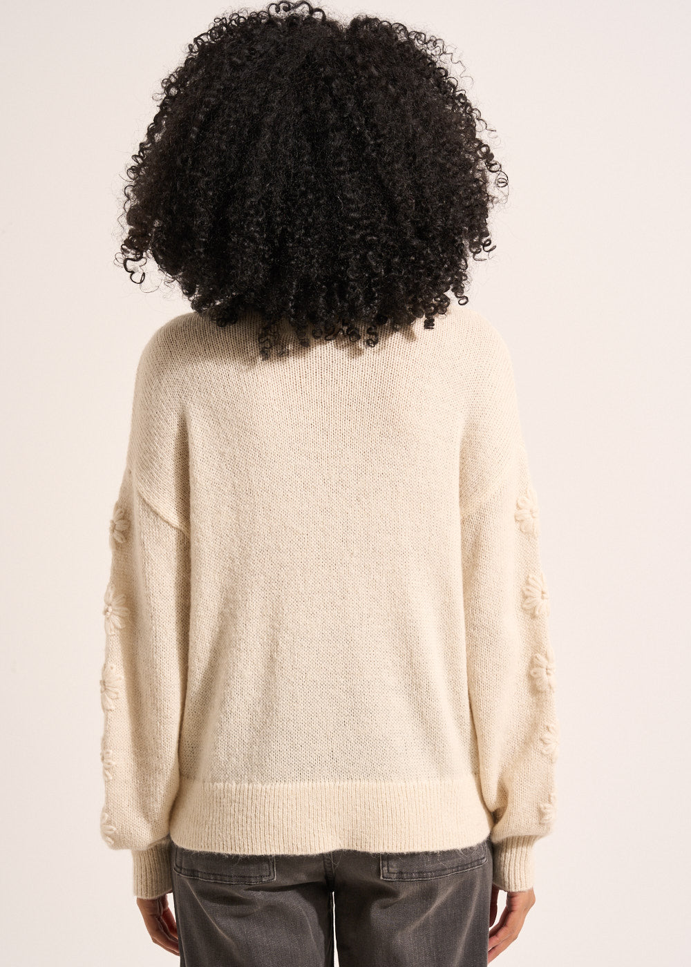 Sweater decorated with handmade daisies - Sud Express - 3 - Sud Express