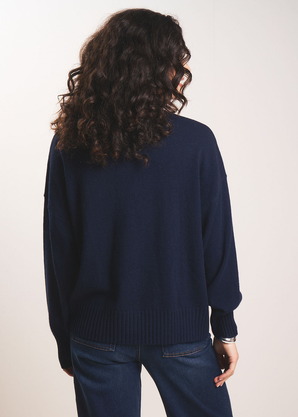 Loose-fitting cashmere V-neck cardigan - Sud Express - 3 - Sud Express