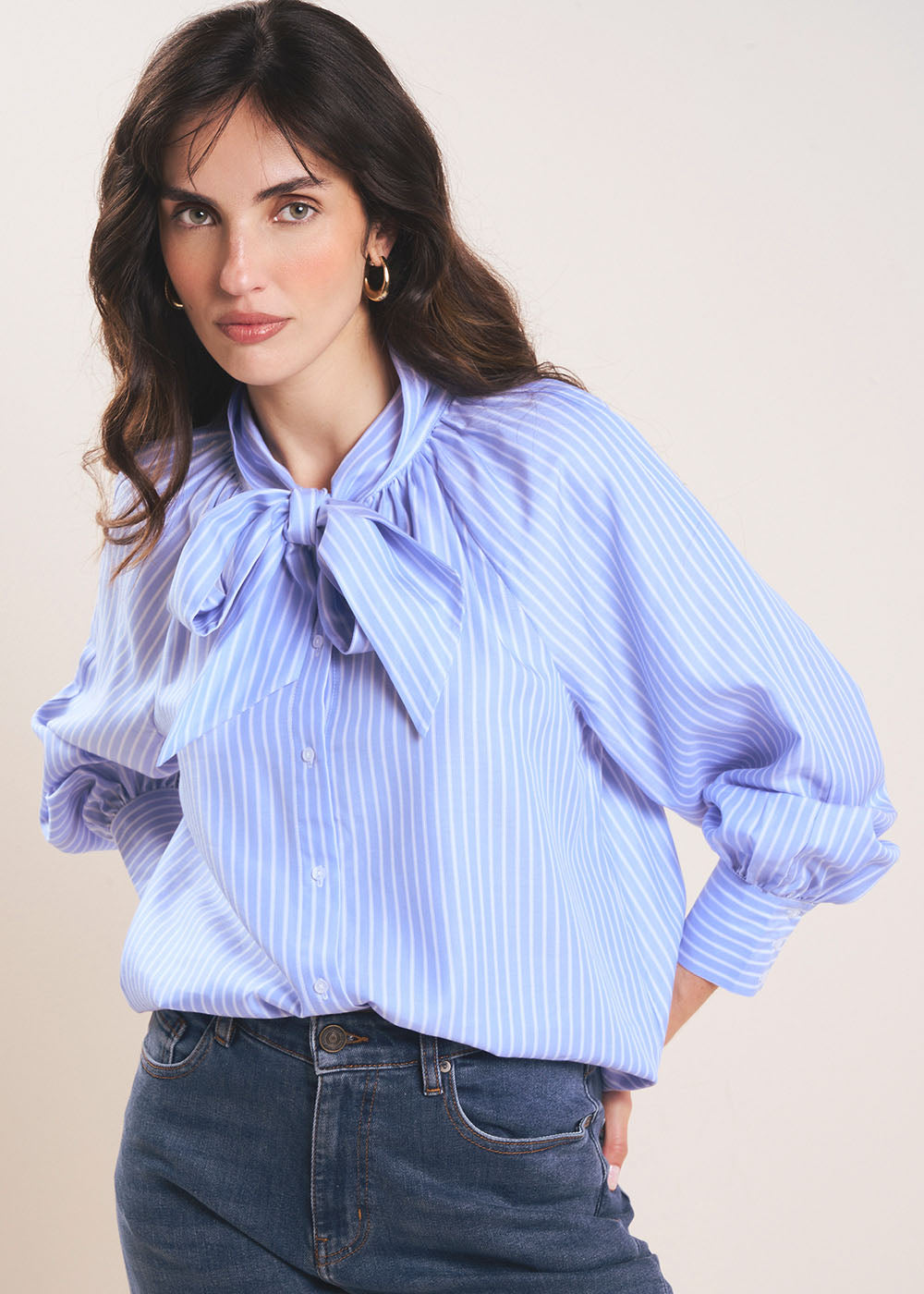 Victorian-style tie-neck shirt - Sud Express - 1 - Sud Express