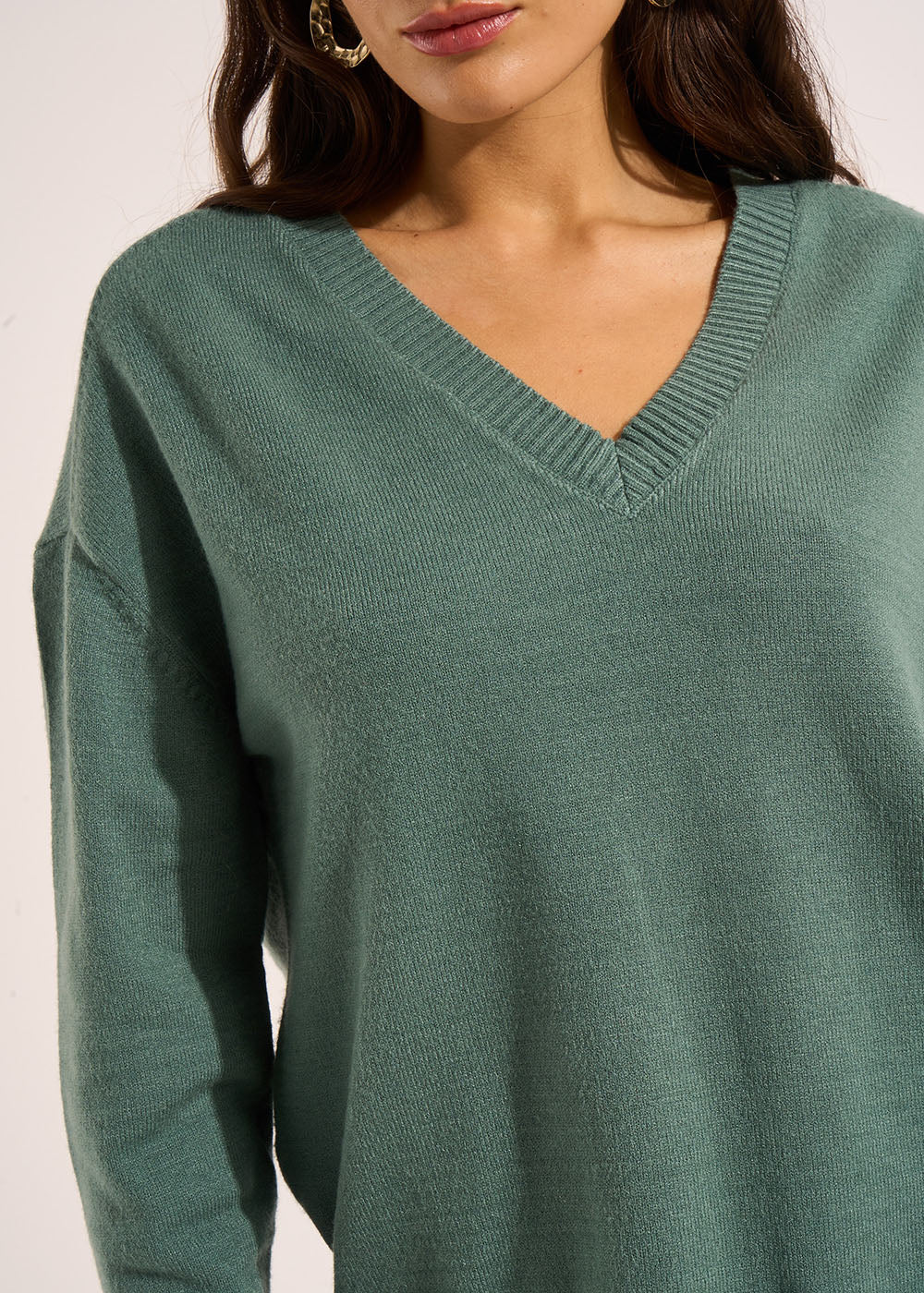 Boxy V-neck sweater - Sud Express - 2 - Sud Express