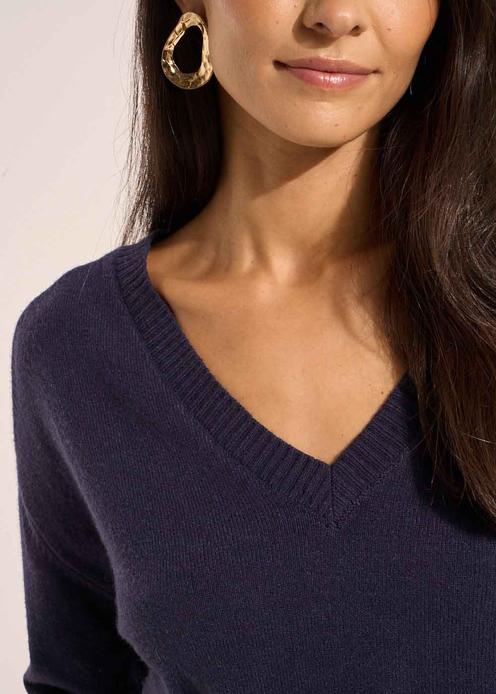 Boxy V-neck sweater - Sud Express - 2 - Sud Express