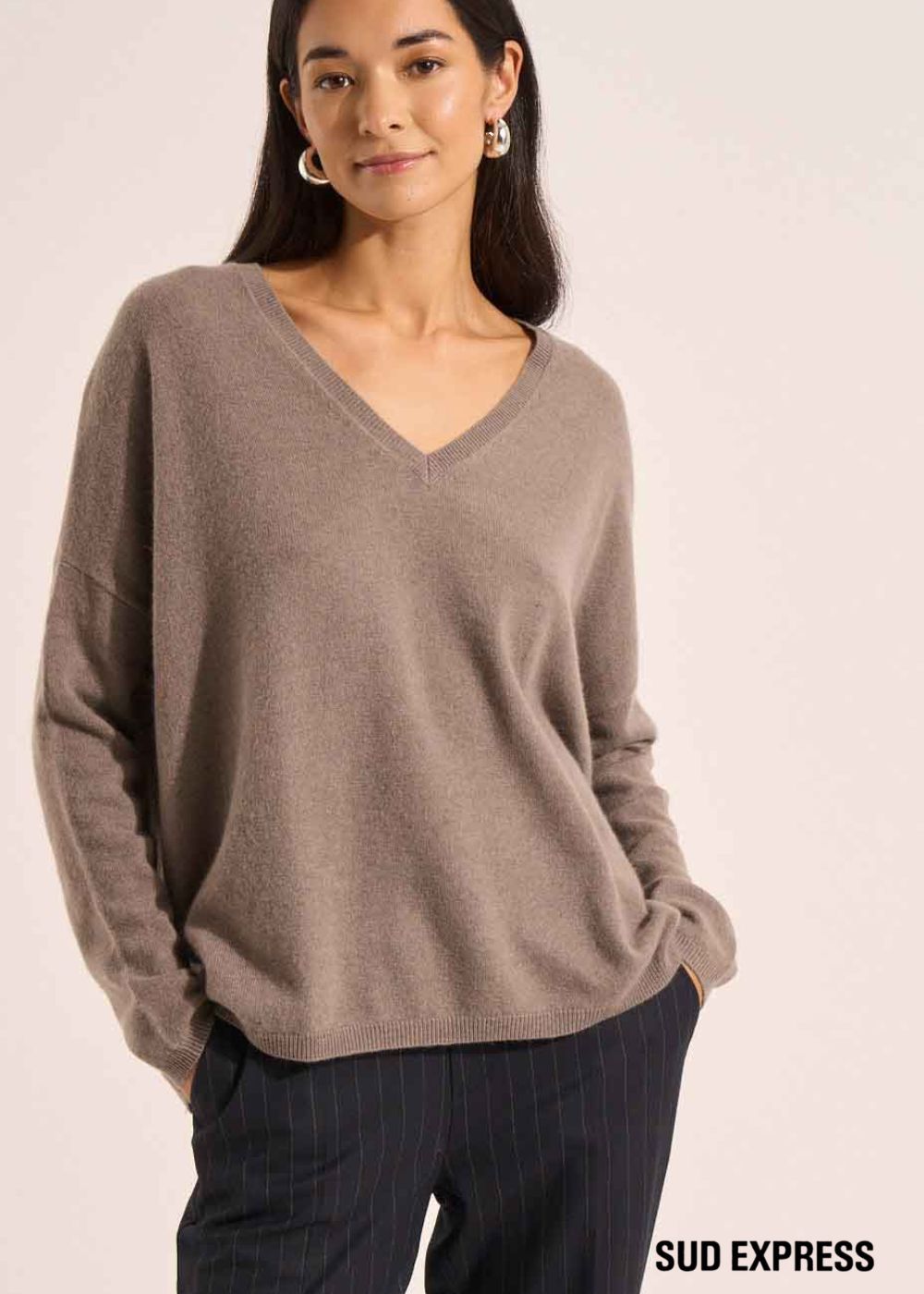 MONJOE Cashmere V-neck sweater with long sleeves - 1 - Sud Express - Sud Express