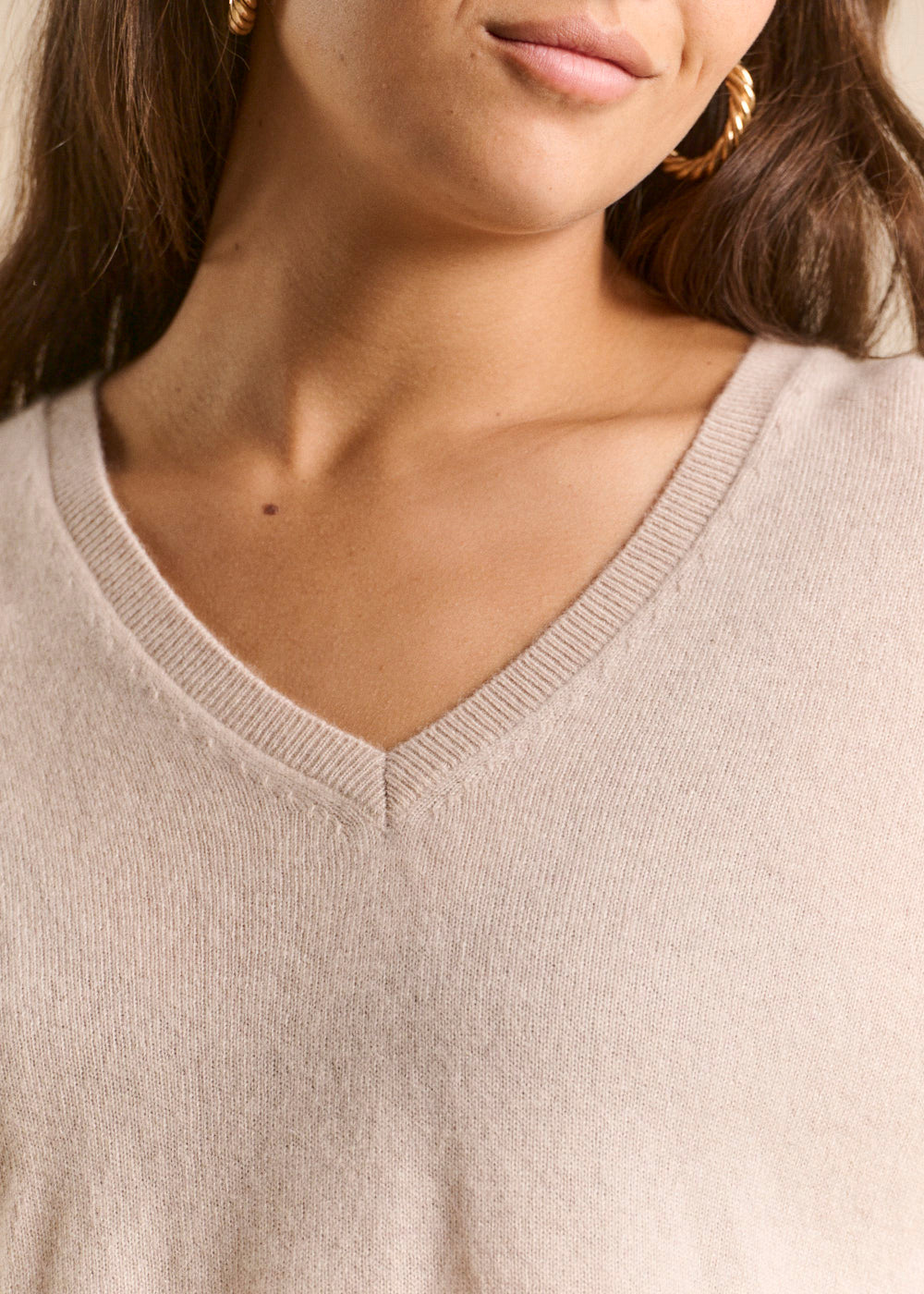Cashmere V-neck sweater flared fit - Sud Express - 2 - Sud Express
