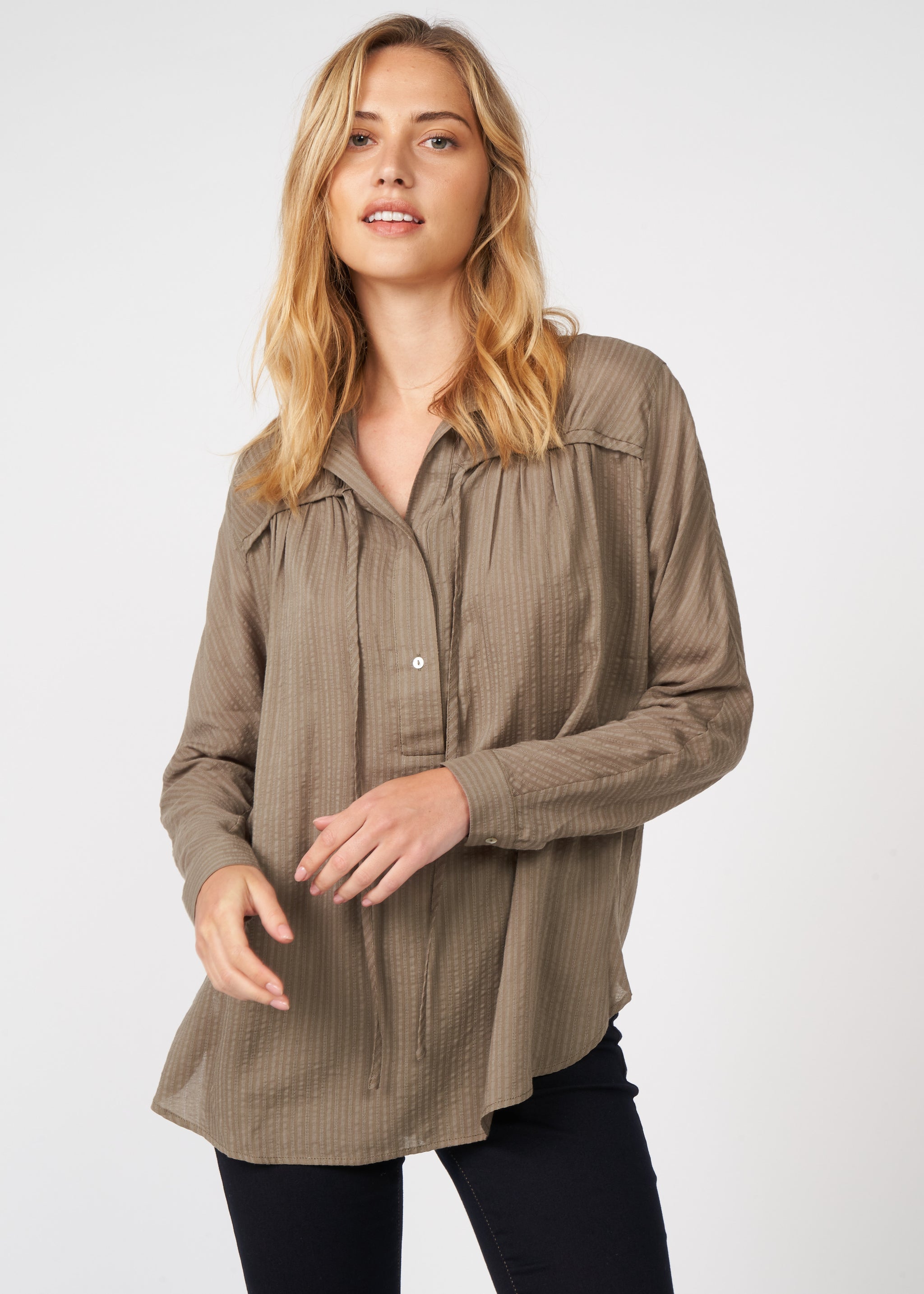 TUTI Oversized top with high neck and dolman sleeves - 3 - Sud Express - Sud Express