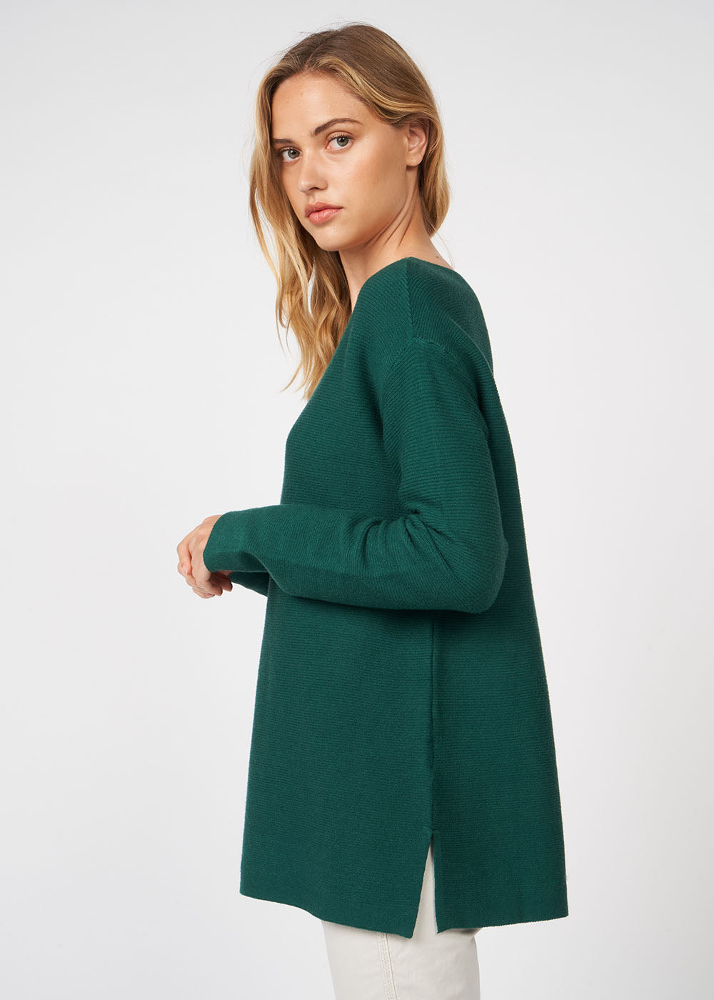 MARKSON Loose and long sweater with round neck and long sleeves - 2 - Sud Express - Sud Express