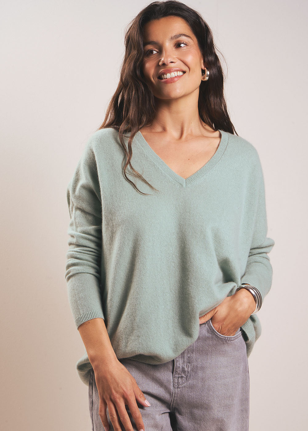 MONJOE Cashmere V-neck sweater with long sleeves - 1 - Sud Express - Sud Express