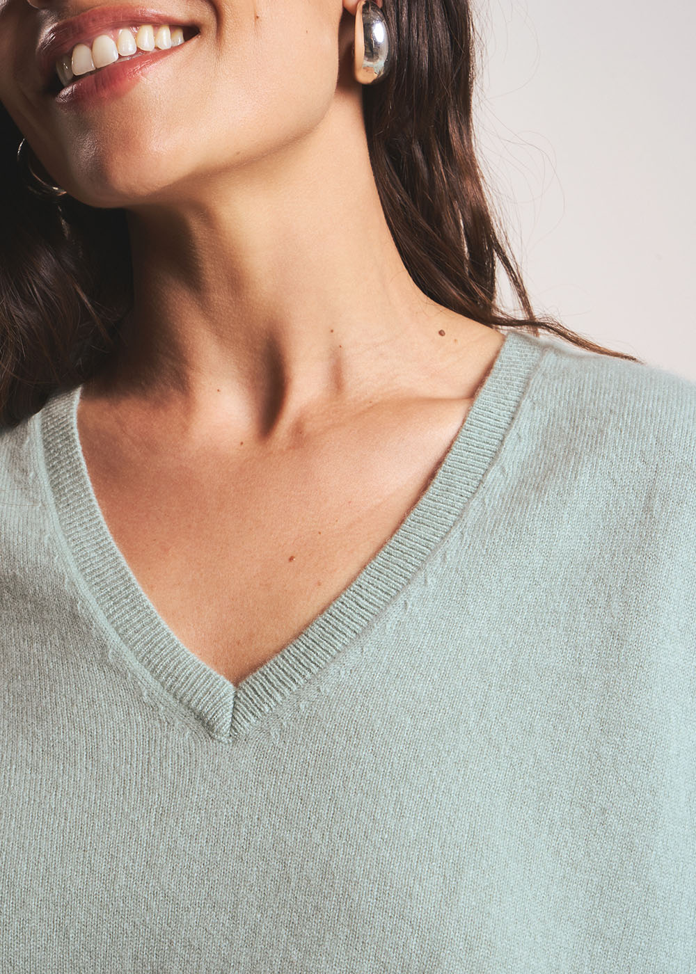 MONJOE Cashmere V-neck sweater with long sleeves - 2 - Sud Express - Sud Express