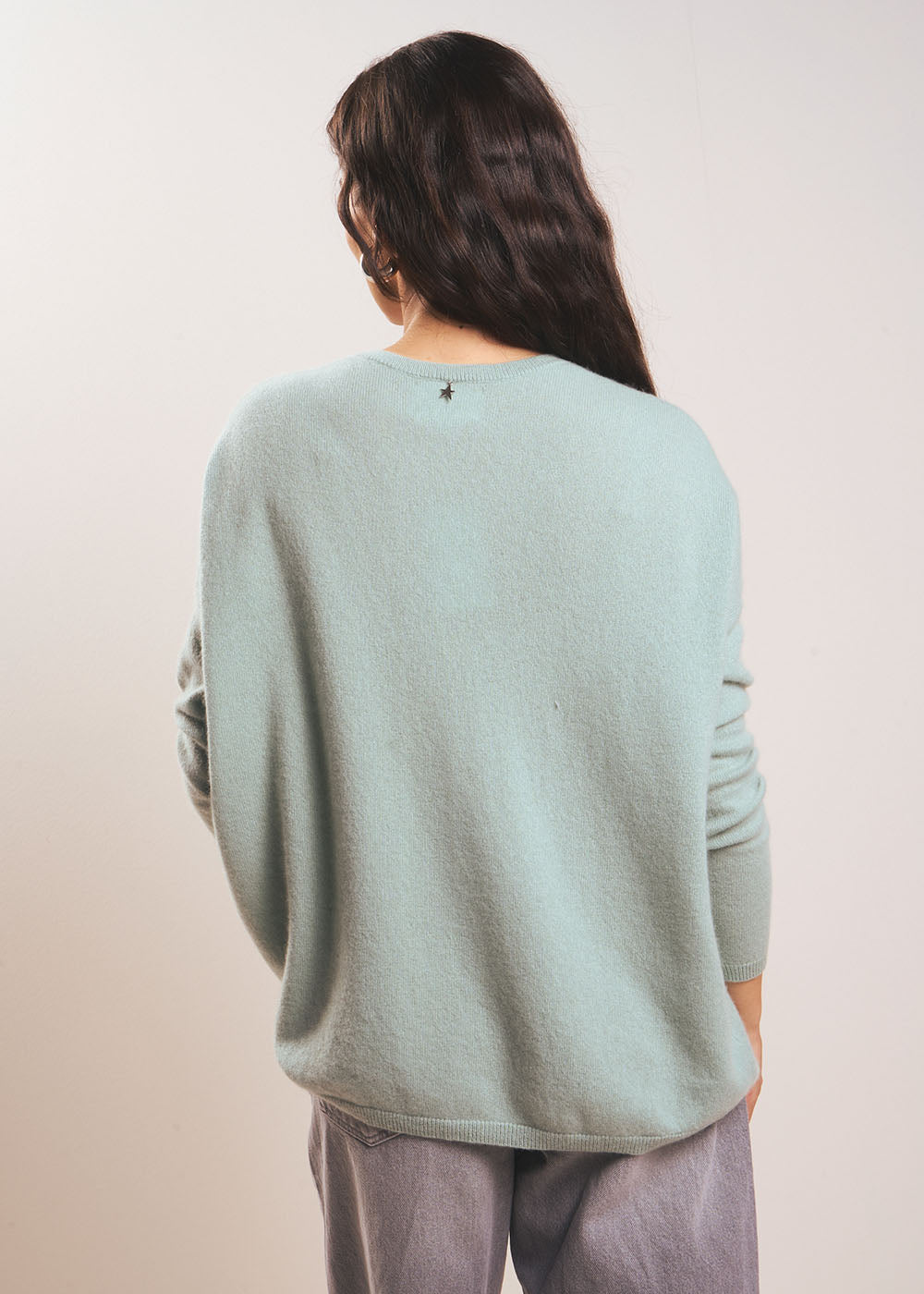 MONJOE Cashmere V-neck sweater with long sleeves - 3 - Sud Express - Sud Express