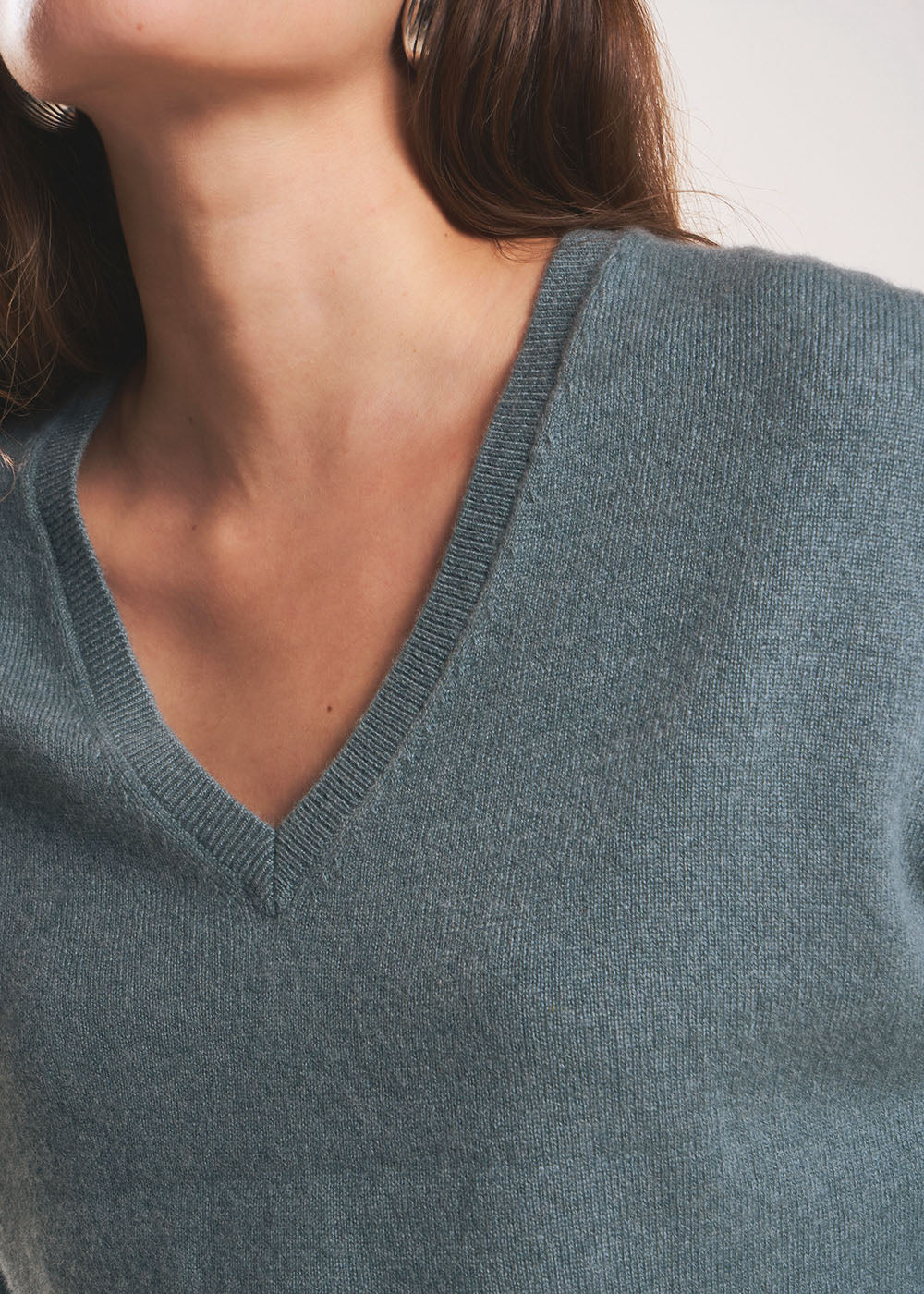 Cashmere V-neck sweater with long sleeves - Sud Express - 2 - Sud Express