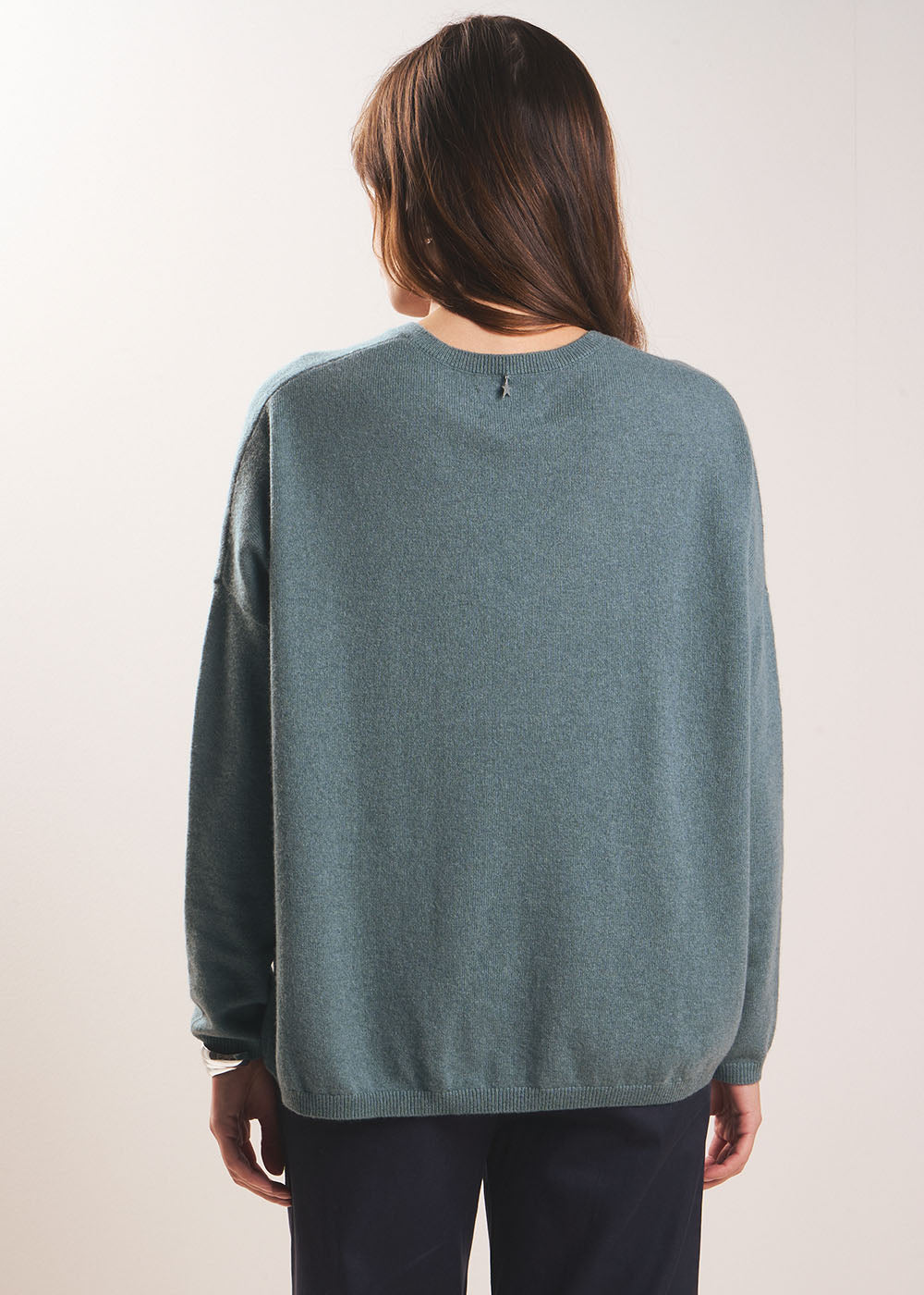 Cashmere V-neck sweater with long sleeves - Sud Express - 3 - Sud Express