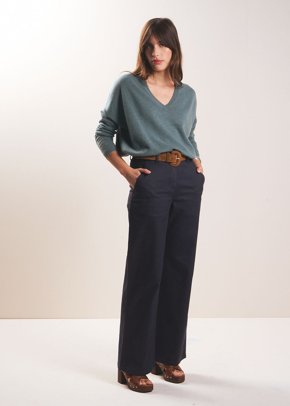 Cashmere V-neck sweater with long sleeves - Sud Express - 4 - Sud Express