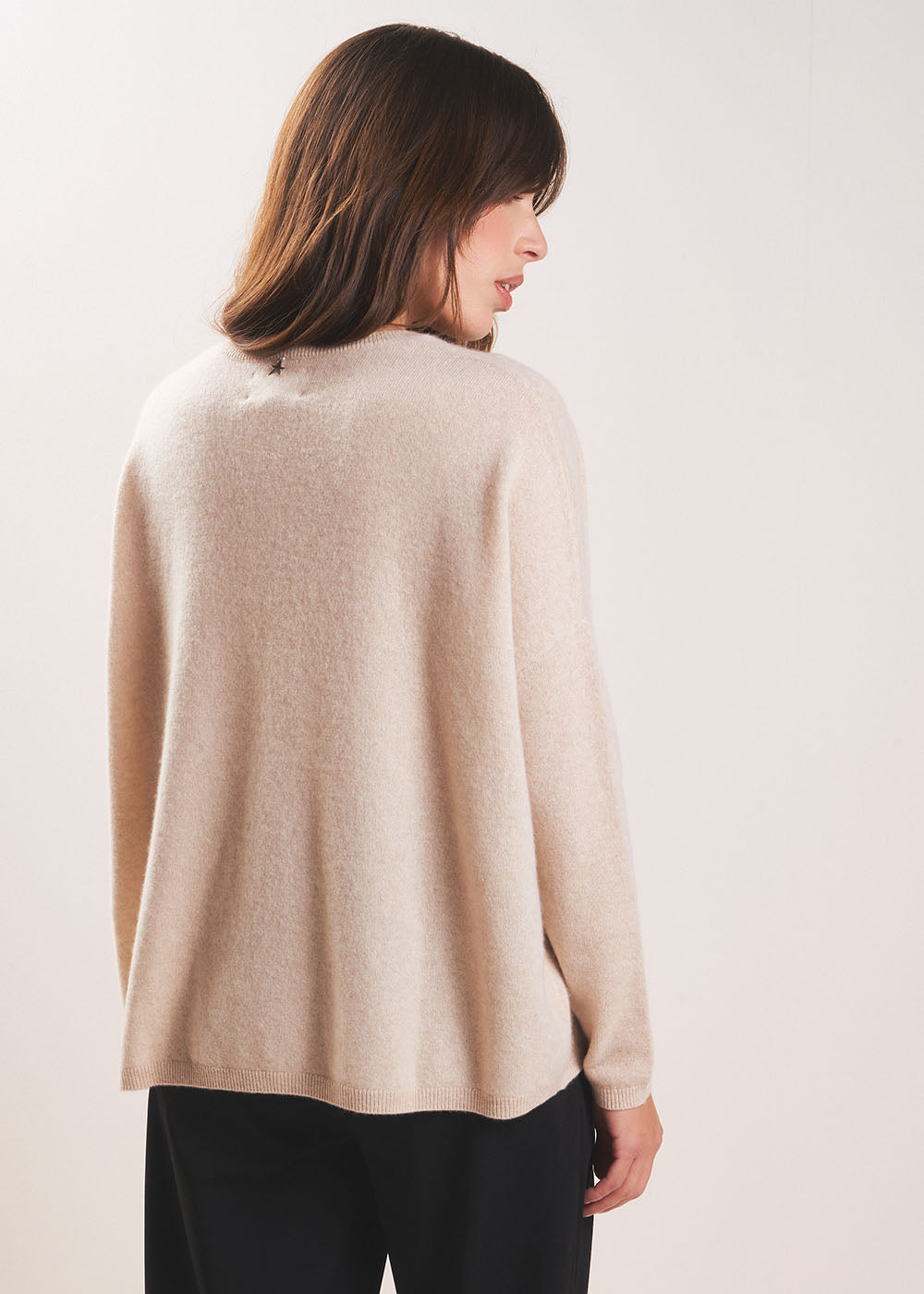 MONJOE Cashmere V-neck sweater with long sleeves - 3 - Sud Express - Sud Express