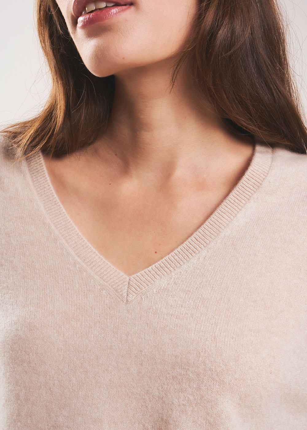 MONJOE Cashmere V-neck sweater with long sleeves - 4 - Sud Express - Sud Express