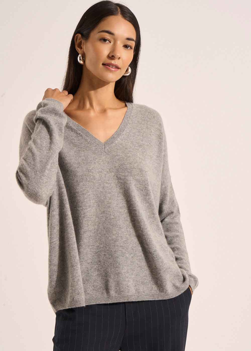 Cashmere V-neck sweater with long sleeves - Sud Express - 1 - Sud Express