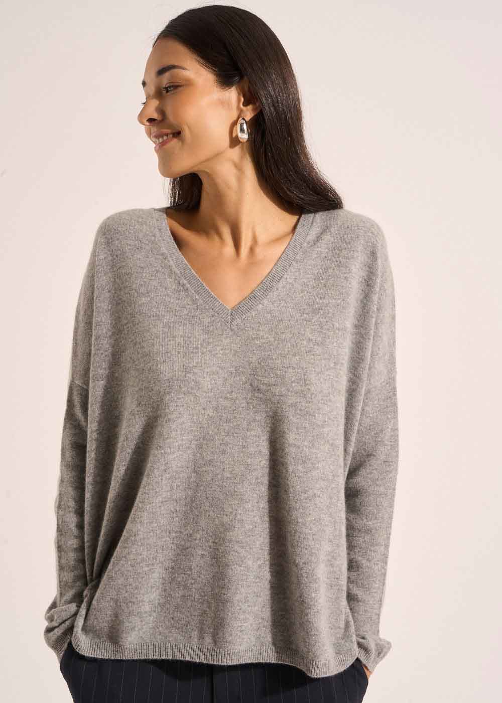 Cashmere V-neck sweater with long sleeves - Sud Express - 5 - Sud Express