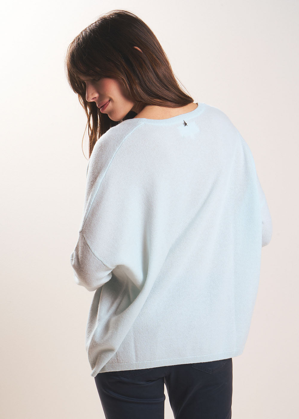 Cashmere V-neck sweater with long sleeves - Sud Express - 3 - Sud Express