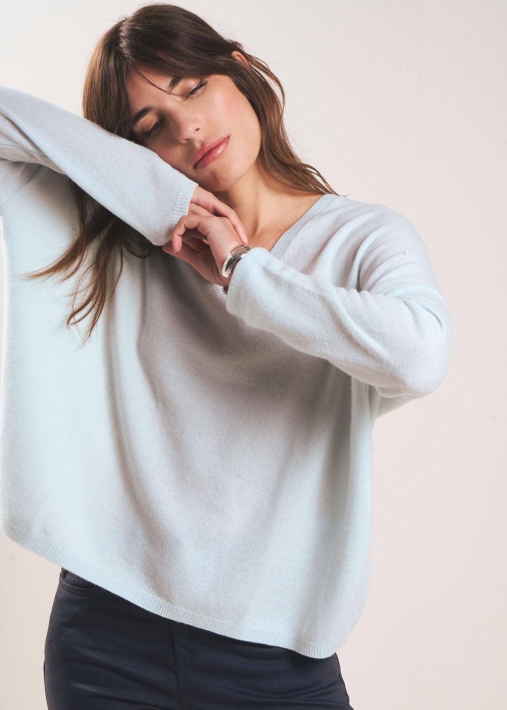 Cashmere V-neck sweater with long sleeves - Sud Express - 5 - Sud Express