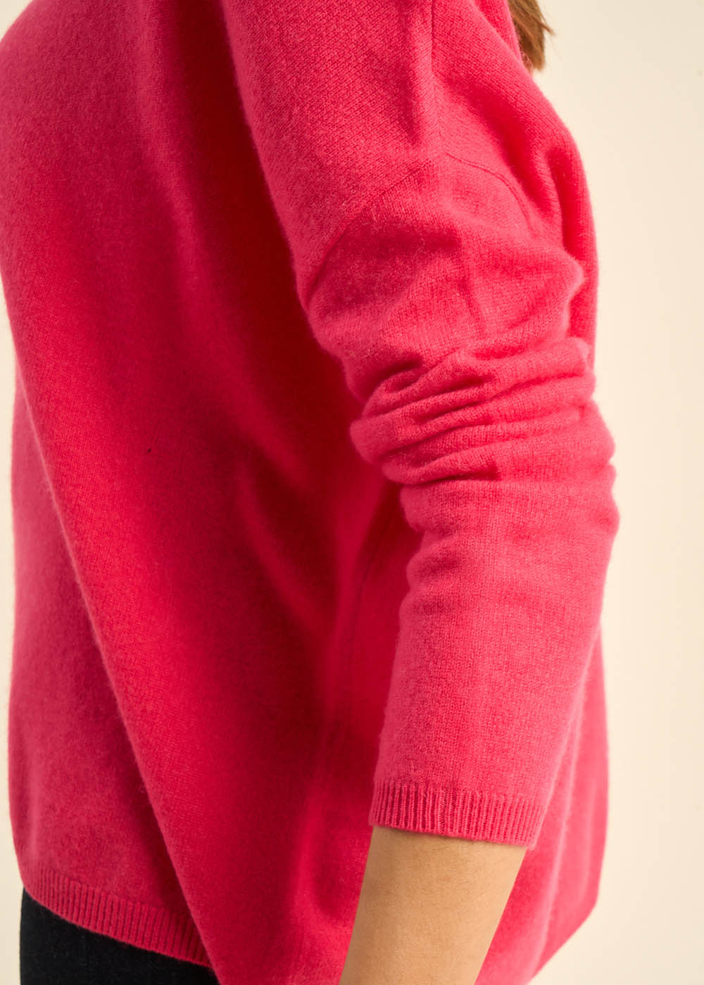 Cashmere V-neck sweater with long sleeves - Sud Express - 4 - Sud Express