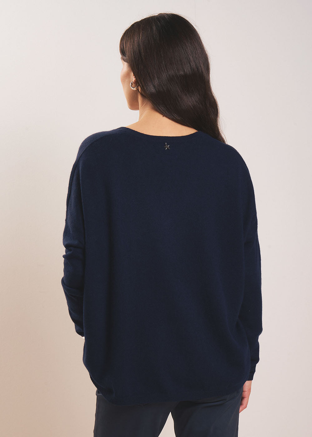 MONJOE Cashmere V-neck sweater with long sleeves - 3 - Sud Express - Sud Express