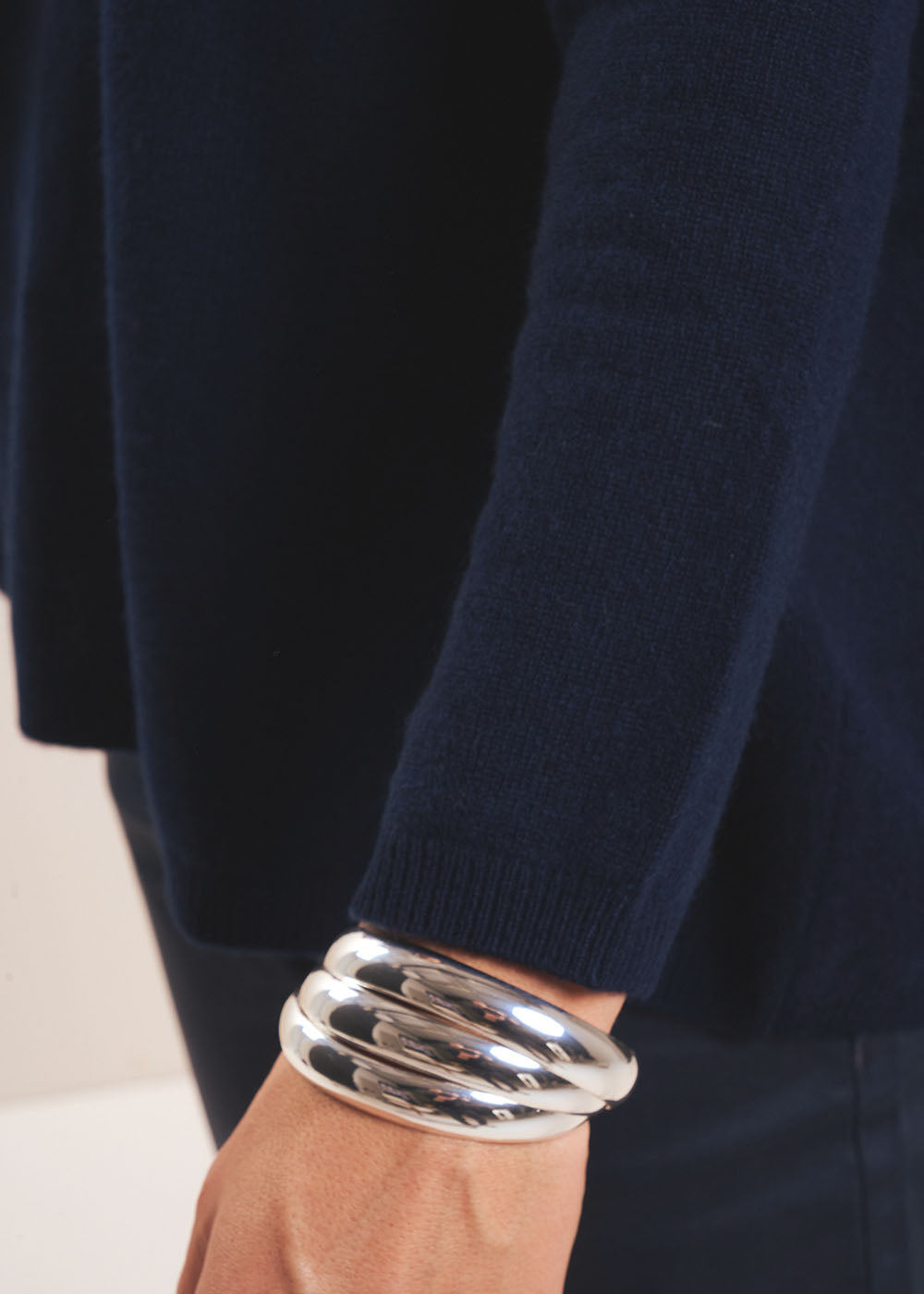 MONJOE Cashmere V-neck sweater with long sleeves - 4 - Sud Express - Sud Express