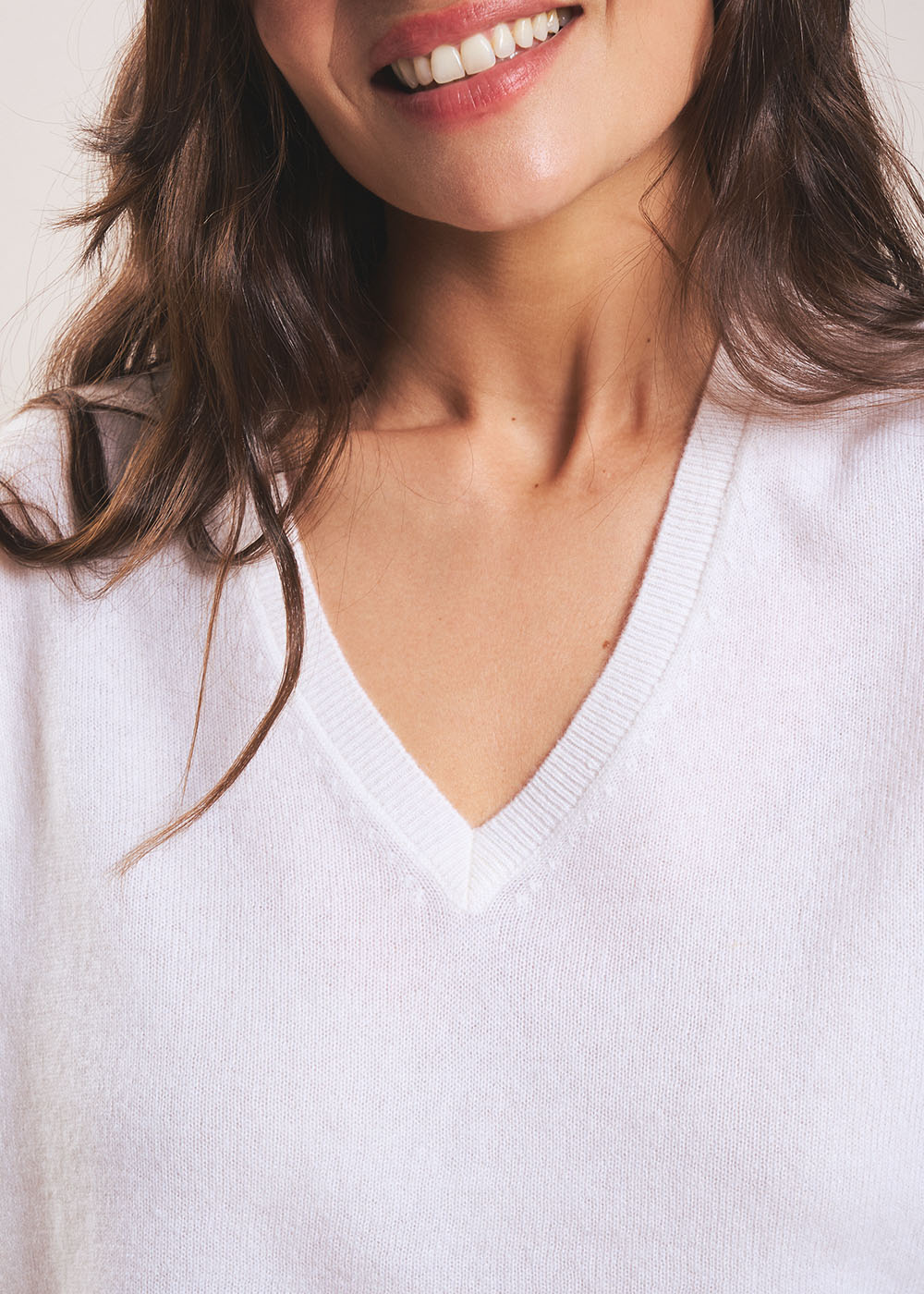 MONJOE Cashmere V-neck sweater with long sleeves - 2 - Sud Express - Sud Express