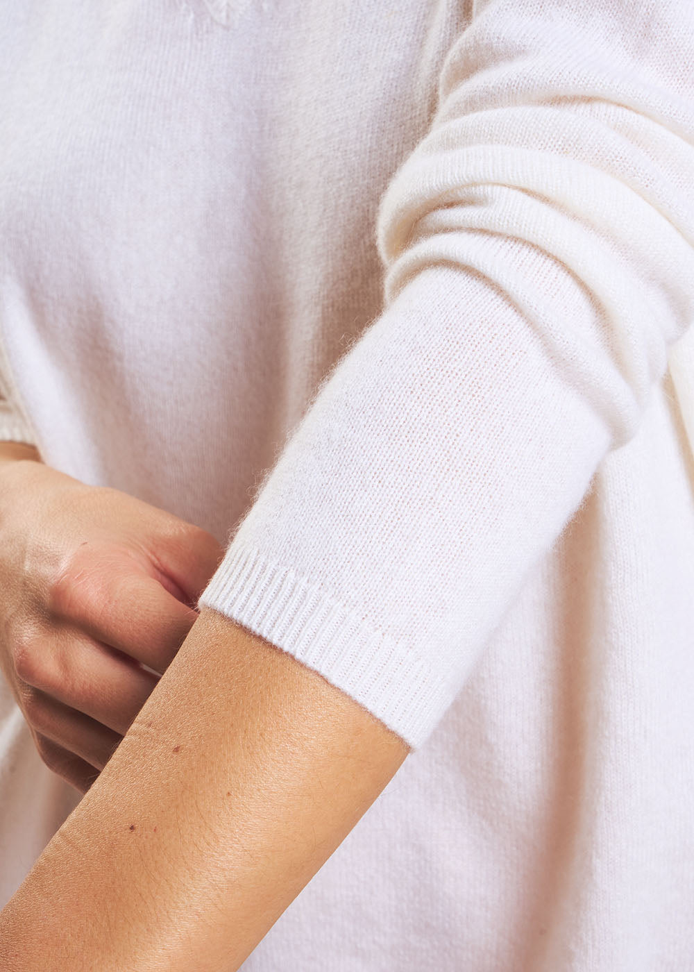 MONJOE Cashmere V-neck sweater with long sleeves - 4 - Sud Express - Sud Express