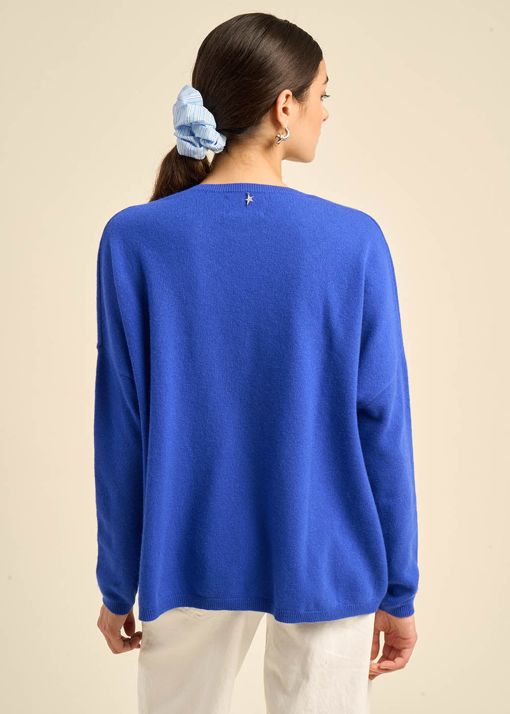 MONJOE Cashmere V-neck sweater with long sleeves - 3 - Sud Express - Sud Express