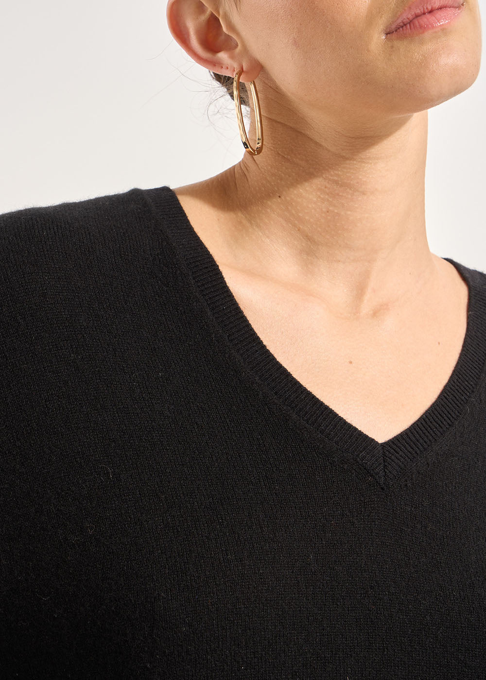 MONJOE Cashmere V-neck sweater with long sleeves - 2 - Sud Express - Sud Express